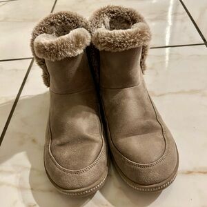 Sketchers Cozy Tan Fur-Lined Women's Boots